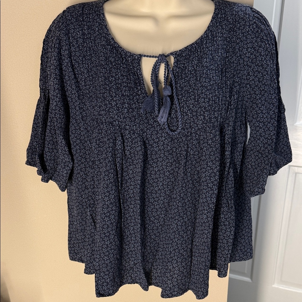 Abercrombie & Fitch blue floral tassel short sleeve top